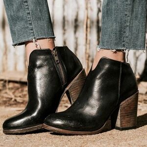 Freebird By Steven Darius Women's Heeled Booties US 7 in black leather.